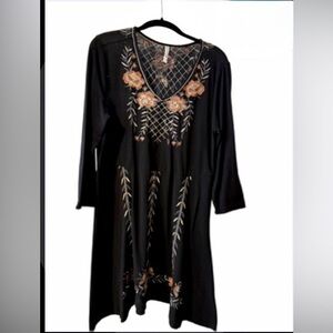 Monoreno Medium Black Floral Embroidered V-Neck Women's Dress